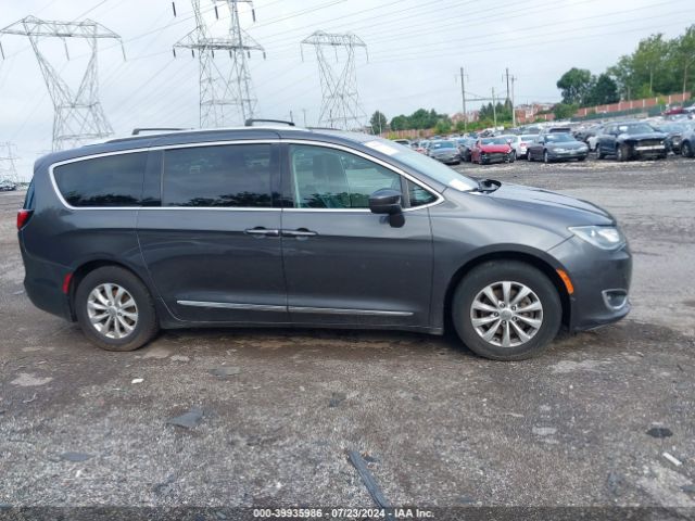 2C4RC1BG8JR109179 Chrysler Pacifica Touring L