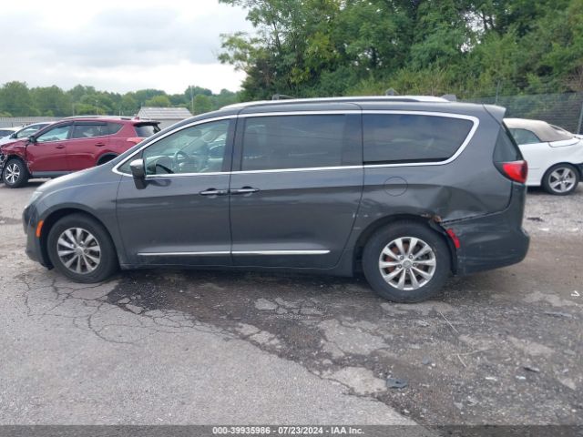 2C4RC1BG8JR109179 Chrysler Pacifica Touring L