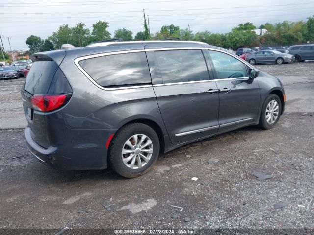 2C4RC1BG8JR109179 Chrysler Pacifica Touring L