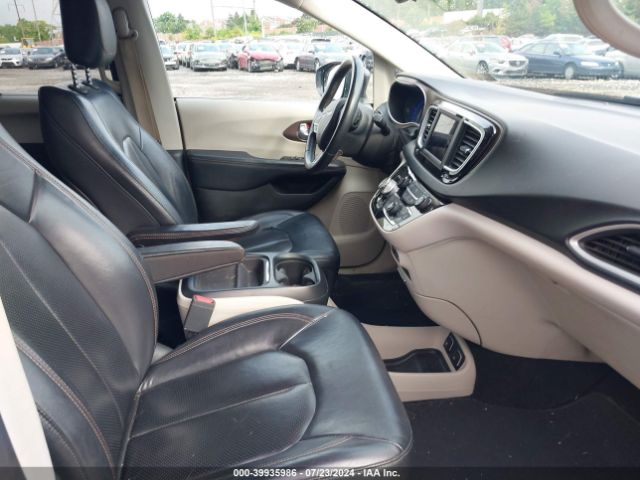 2C4RC1BG8JR109179 Chrysler Pacifica Touring L