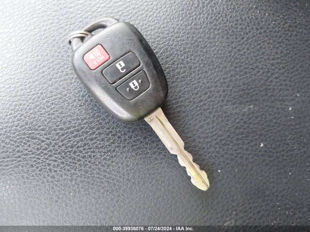 Toyota Rav4 Xle 2017 JTMRFREV8HJ125056 Image 11