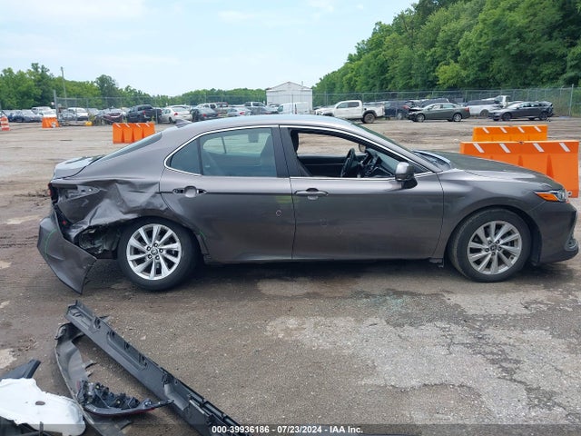 Toyota CAMRY LE 2022 4T1C11AK8NU673260 Image 14