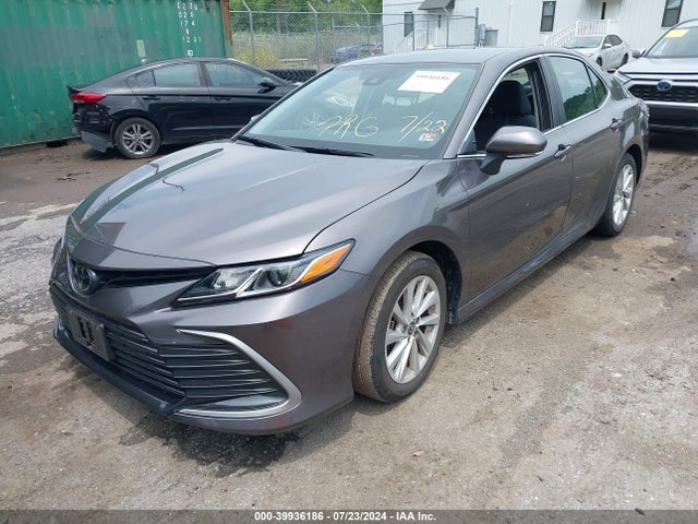 Toyota CAMRY LE 2022 4T1C11AK8NU673260 Image 2