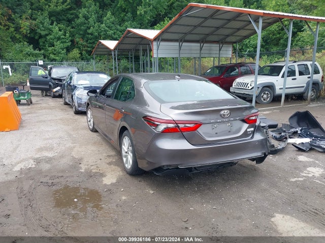 Toyota CAMRY LE 2022 4T1C11AK8NU673260 Image 3