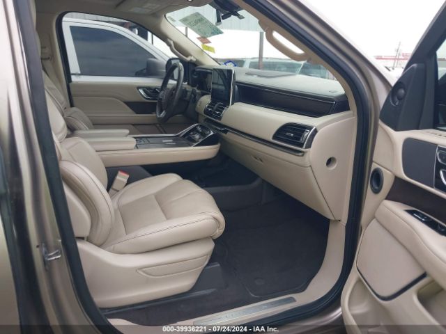 5LMJJ2HT2KEL02612 Lincoln Navigator Select