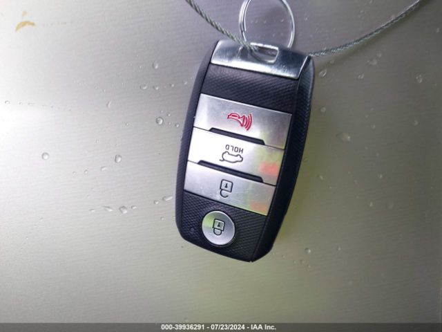 KNDCE3LC0J5109374 KIA Niro Touring