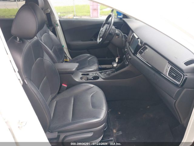 KNDCE3LC0J5109374 KIA Niro Touring