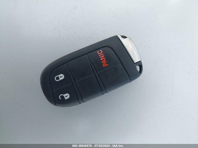1C4RJEAG1HC685973 Jeep Grand Cherokee Laredo 4x2