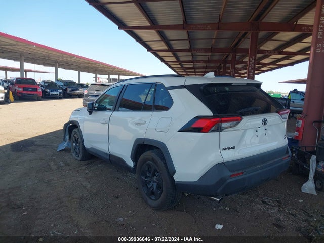 Toyota RAV4 LE 2019 2T3F1RFV7KW010358 Image 3