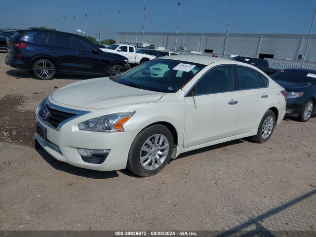 Nissan Altima 2.5 S 2015 1N4AL3AP8FC587070 Image 2