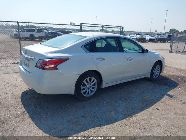 Nissan Altima 2.5 S 2015 1N4AL3AP8FC587070 Image 4