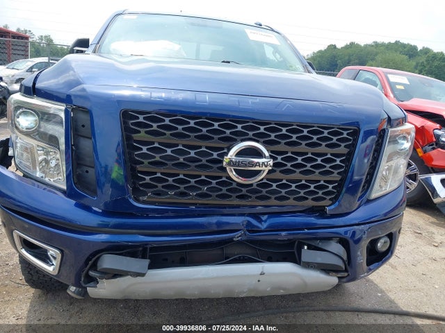 39936806 :رقم المزاد ، 1N6AA1E5XHN502389 vin ، 2017 Nissan Titan Pro-4x مزاد بيع