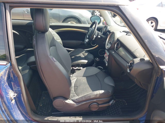 2007 MINI COOPER S WMWMF73597TL90831 Photo 4