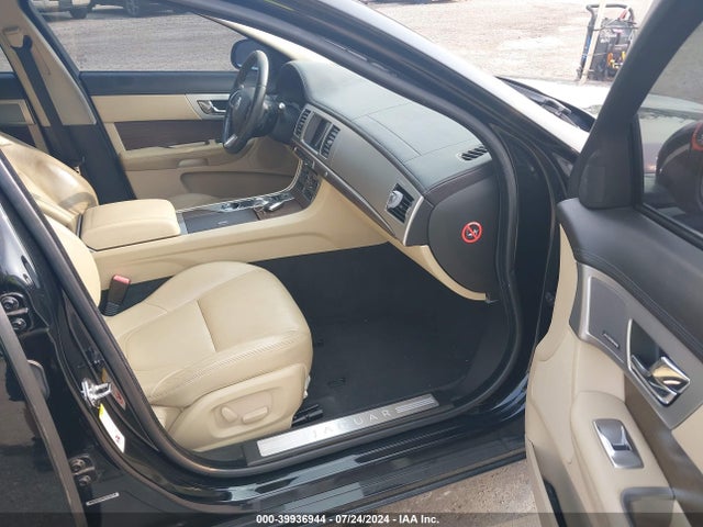 2013 JAGUAR XF SAJWJ0EF1D8S87569 Photo 4