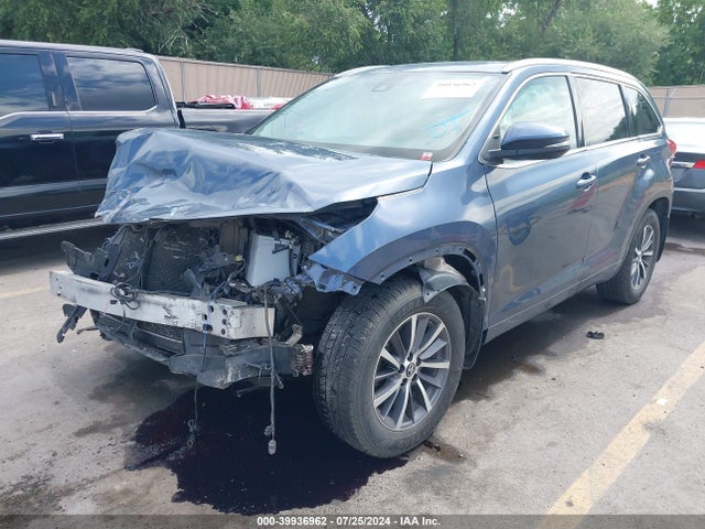Toyota Highlander Xle 2017 5TDJZRFH7HS410279 Image 2