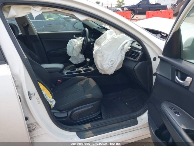 KIA Optima Lx 2016 KNAGT4L36G5071099 Image 5
