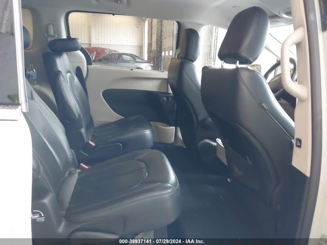 Chrysler Pacifica Touring-l 2017 2C4RC1BG1HR598907 Image 8