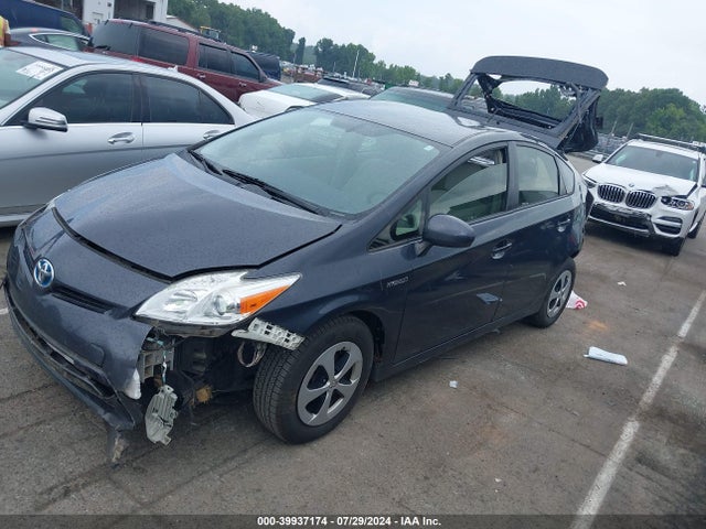 Toyota Prius Two 2015 JTDKN3DU3F0403536 Image 2