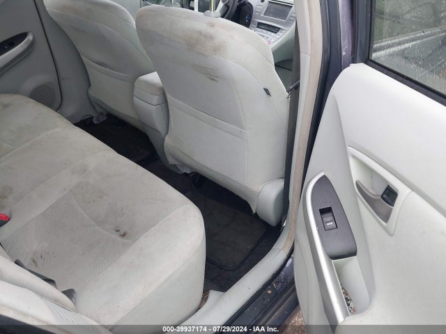 Toyota Prius Two 2015 JTDKN3DU3F0403536 Image 8