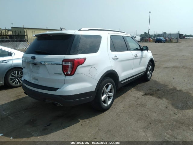 Ford EXPLORER XLT 2018 1FM5K7DHXJGC42453 Image 4