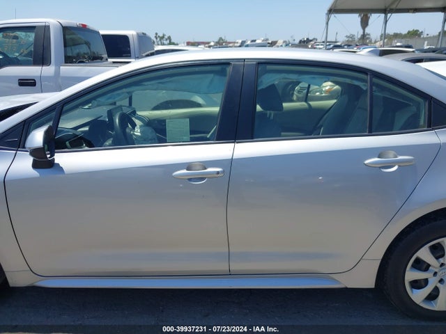 Toyota COROLLA LE 2022 JTDEPMAE0NJ202910 Image 15