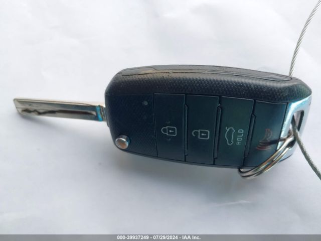 KNAGM4A77F5634677 KIA Optima Lx