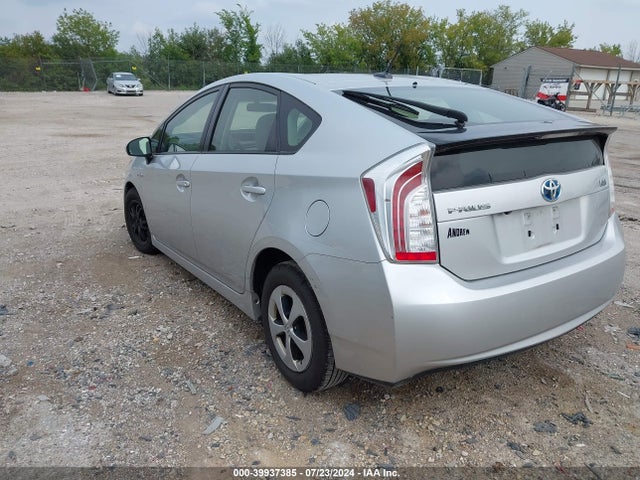 Toyota Prius Three 2014 JTDKN3DU4E0359576 Image 3