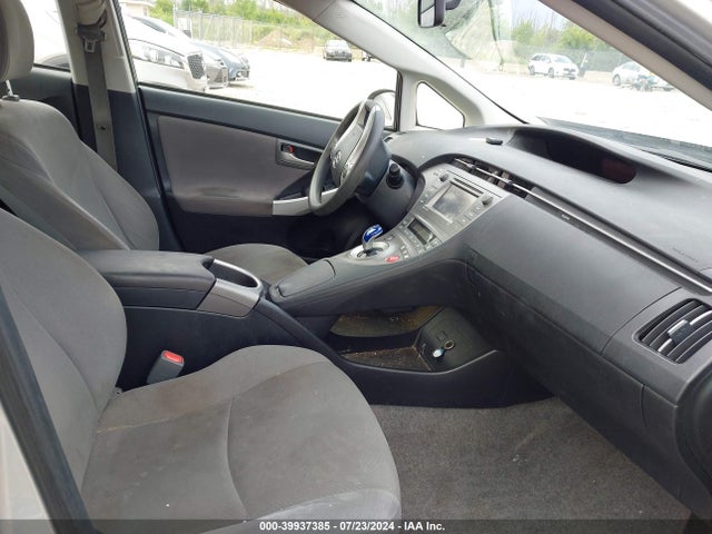 Toyota Prius Three 2014 JTDKN3DU4E0359576 Image 5
