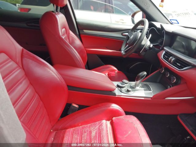 2018 ALFA ROMEO STELVIO ZASFAKNN4J7B78713 Photo 4