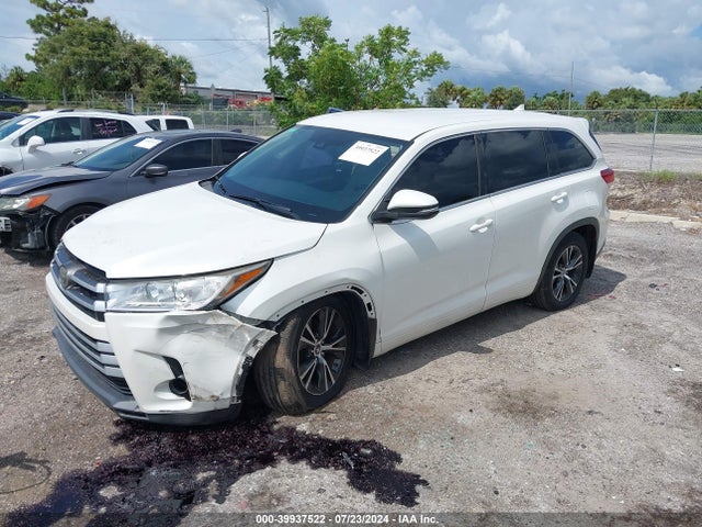 Toyota Highlander Le Plus 2017 5TDBZRFH5HS449232 Image 2