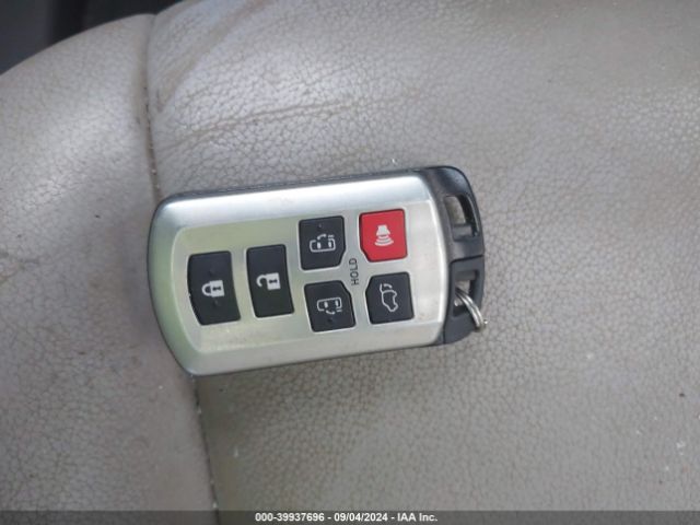 5TDYK3DC5FS577129 Toyota Sienna Xle Premium 8 Passenger