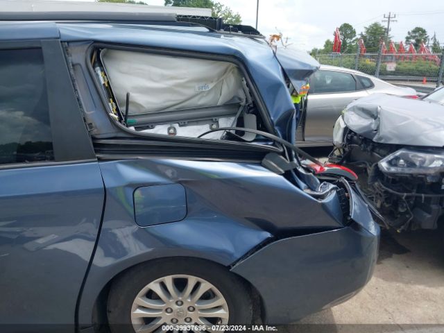 5TDYK3DC5FS577129 Toyota Sienna Xle Premium 8 Passenger