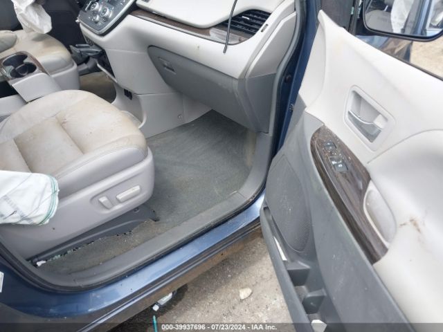 5TDYK3DC5FS577129 Toyota Sienna Xle Premium 8 Passenger