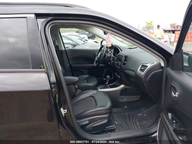 3C4NJCBB9JT377000 Jeep Compass Latitude Fwd