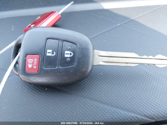 Toyota Prius C One 2014 JTDKDTB32E1573893 Image 11