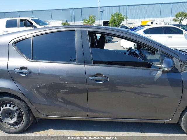 Toyota Prius C One 2014 JTDKDTB32E1573893 Image 14