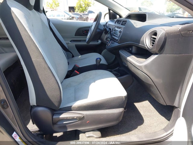 Toyota Prius C One 2014 JTDKDTB32E1573893 Image 5