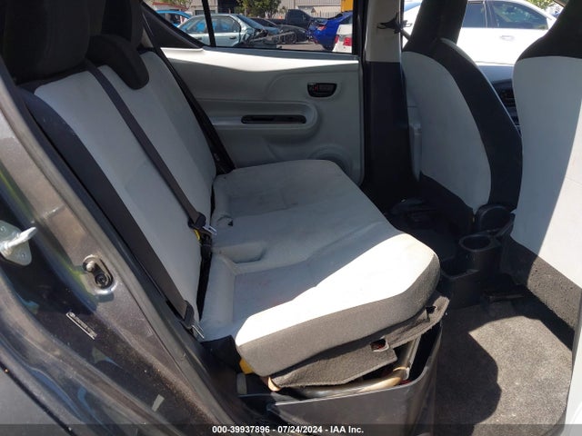 Toyota Prius C One 2014 JTDKDTB32E1573893 Image 8