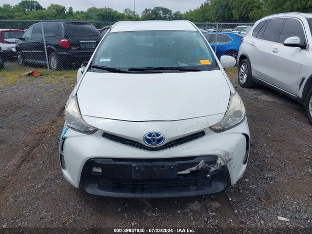 Toyota Prius V Four 2015 JTDZN3EU0FJ020127 Image 12