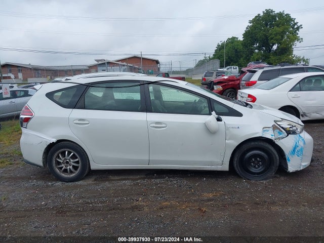 Toyota Prius V Four 2015 JTDZN3EU0FJ020127 Image 13
