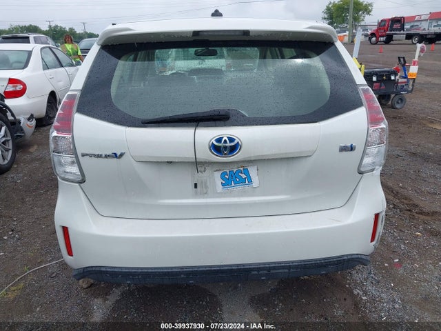 Toyota Prius V Four 2015 JTDZN3EU0FJ020127 Image 16