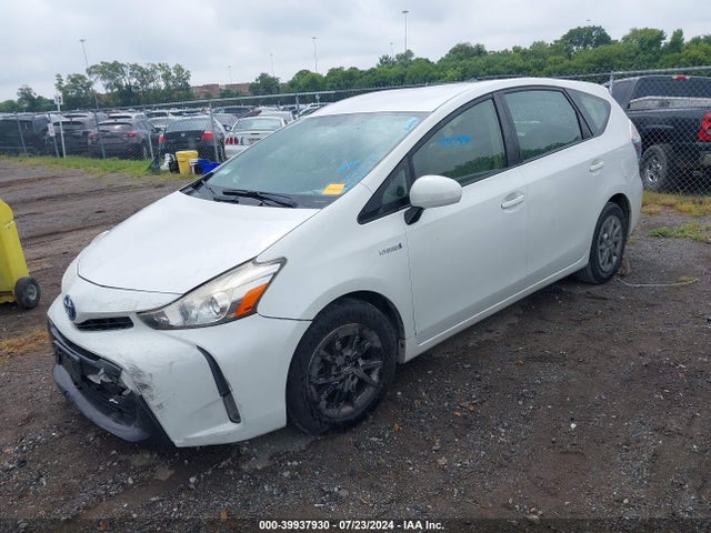 Toyota Prius V Four 2015 JTDZN3EU0FJ020127 Image 2