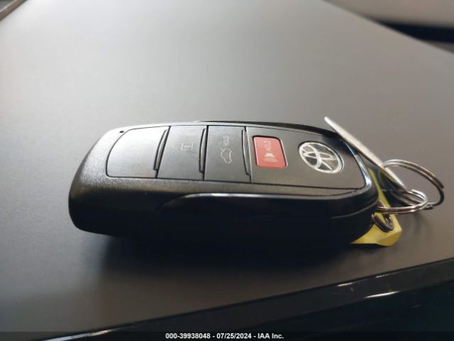 JTDAAAAF8R3027470 Toyota Crown Xle