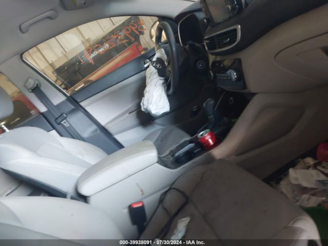 KM8J2CA40KU959732 Hyundai TUCSON SE