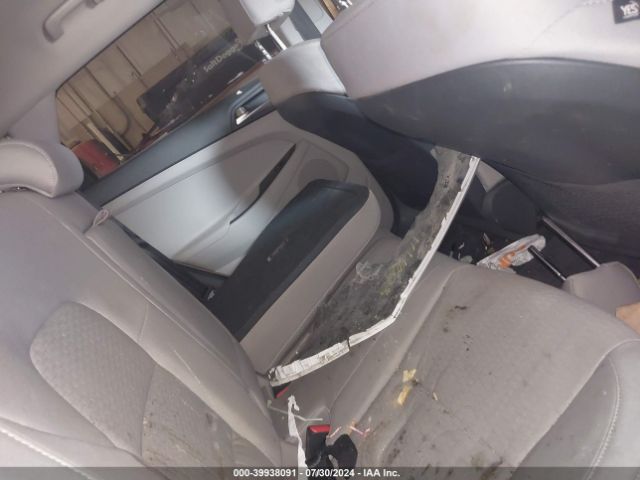 KM8J2CA40KU959732 Hyundai TUCSON SE