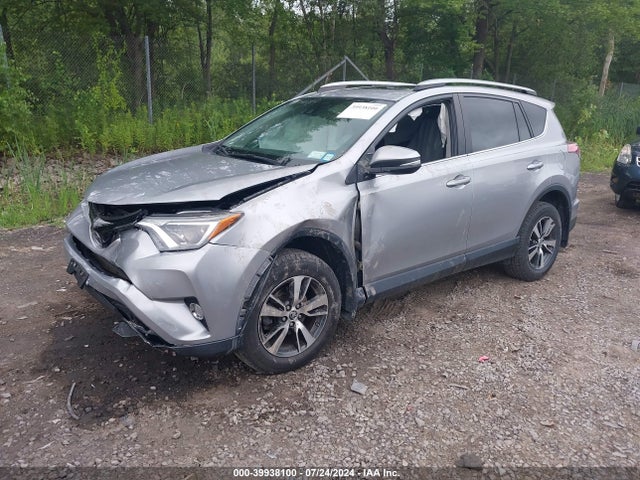 Toyota Rav4 Xle 2017 2T3RFREV3HW664119 Image 2