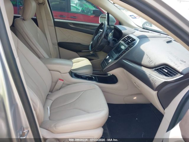 5LMCJ3C90JUL18659 Lincoln Mkc Reserve