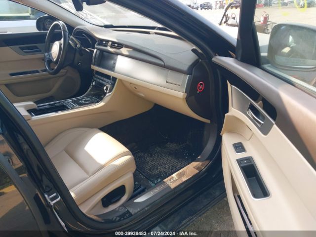 SAJBJ4BV5GCY16816 Jaguar Xf 35t Premium