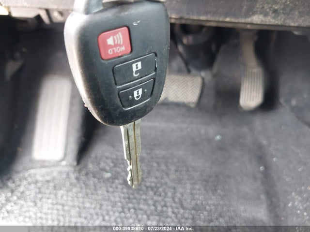 Toyota RAV4 LE 2017 2T3ZFREVXHW316236 Image 11