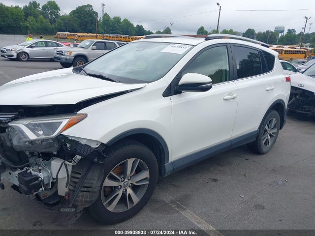 Toyota Rav4 Xle 2018 JTMRFREV6JJ726164 Image 2